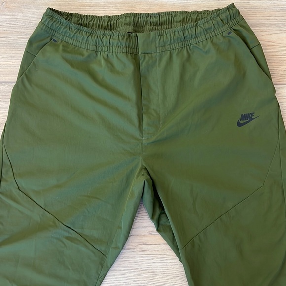 Nike Green Tech Commuter Pant - Picture 5 of 15